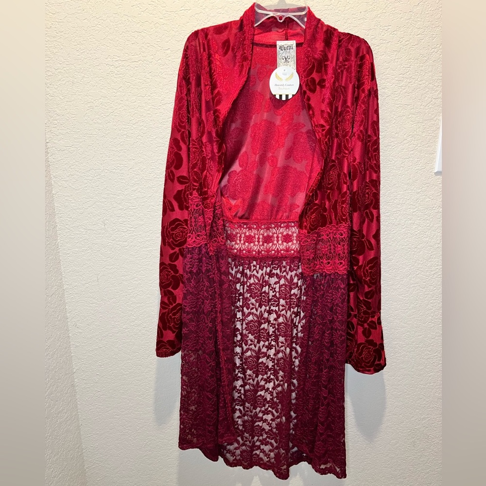Vocal 
Great condition 
Lace kimono